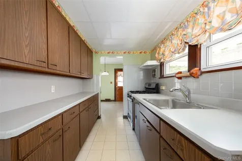 6 Irving Avenue Poughkeepsie NY 12601