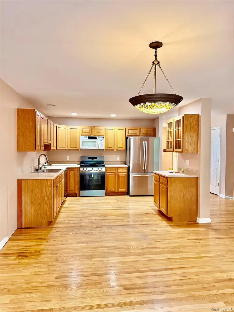 195 Pinebrook Drive Hyde Park NY 12538