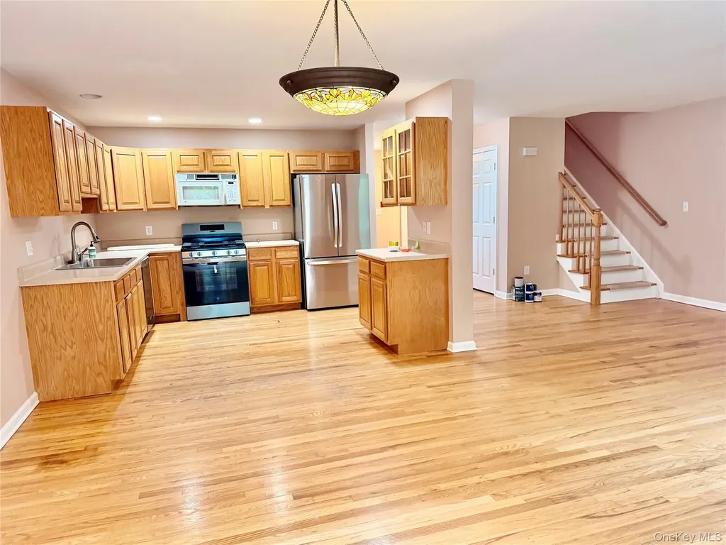 195 Pinebrook Drive Hyde Park NY 12538