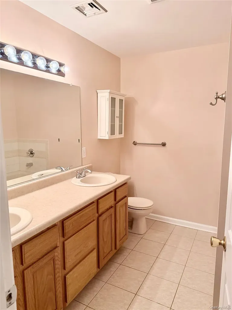 195 Pinebrook Drive Hyde Park NY 12538
