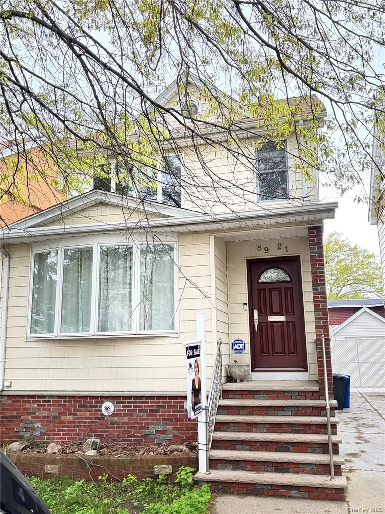8921 Aubrey Avenue Glendale NY 11385