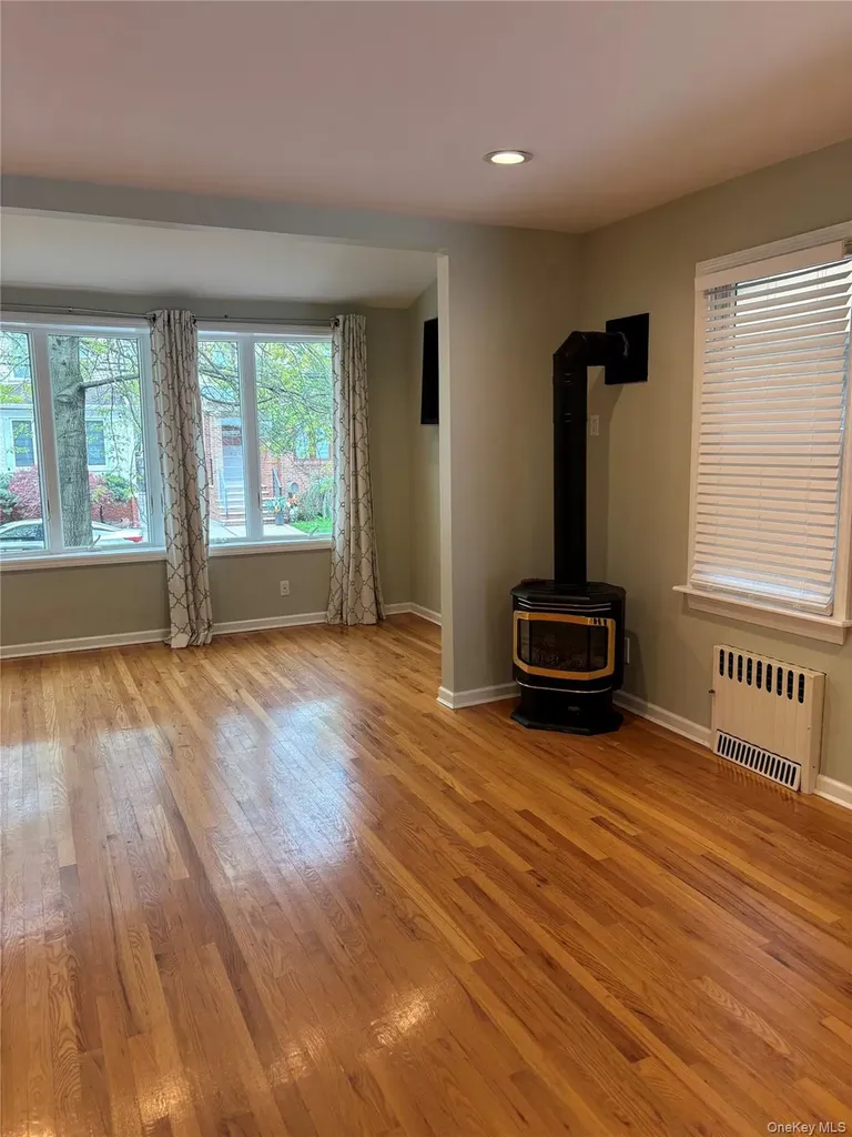 8921 Aubrey Avenue Glendale NY 11385