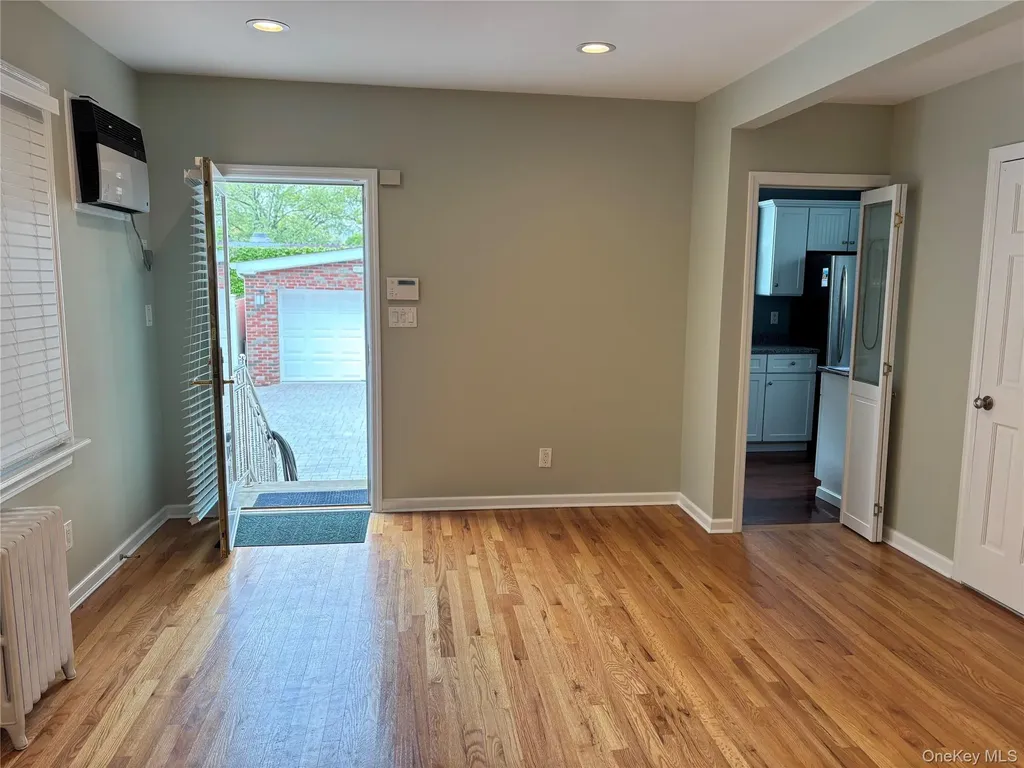 8921 Aubrey Avenue Glendale NY 11385