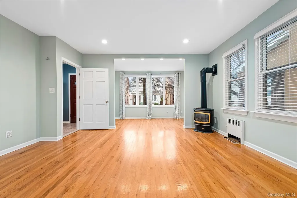 8921 Aubrey Avenue Glendale NY 11385