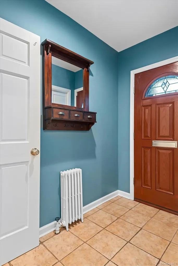8921 Aubrey Avenue Glendale NY 11385