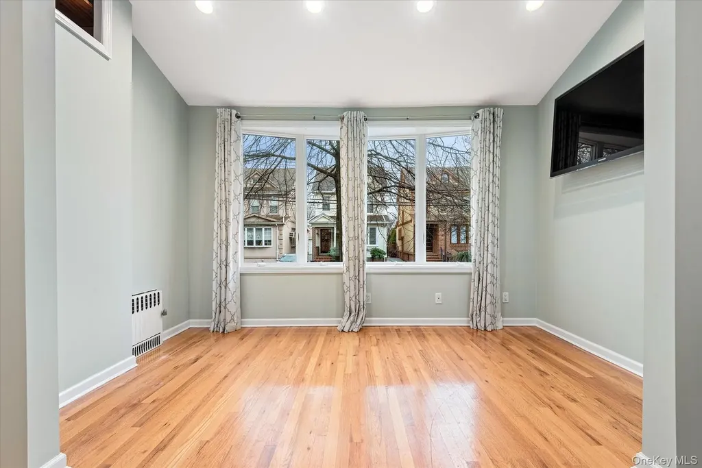 8921 Aubrey Avenue Glendale NY 11385