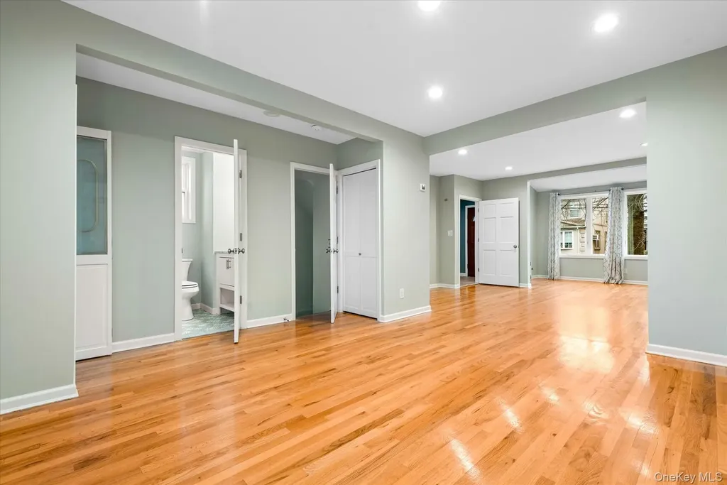 8921 Aubrey Avenue Glendale NY 11385