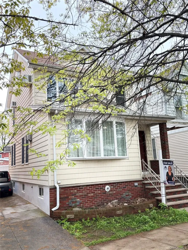 8921 Aubrey Avenue Glendale NY 11385