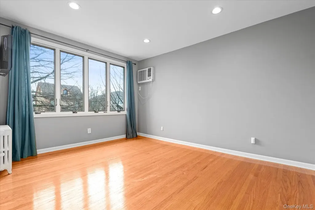 8921 Aubrey Avenue Glendale NY 11385