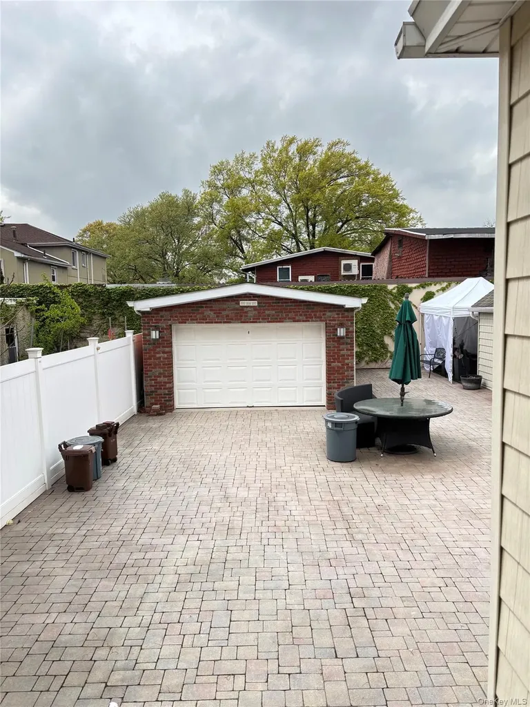 8921 Aubrey Avenue Glendale NY 11385