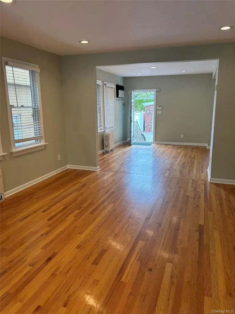 8921 Aubrey Avenue Glendale NY 11385