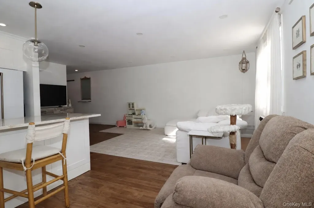 570 Broadway Lynbrook NY 11563
