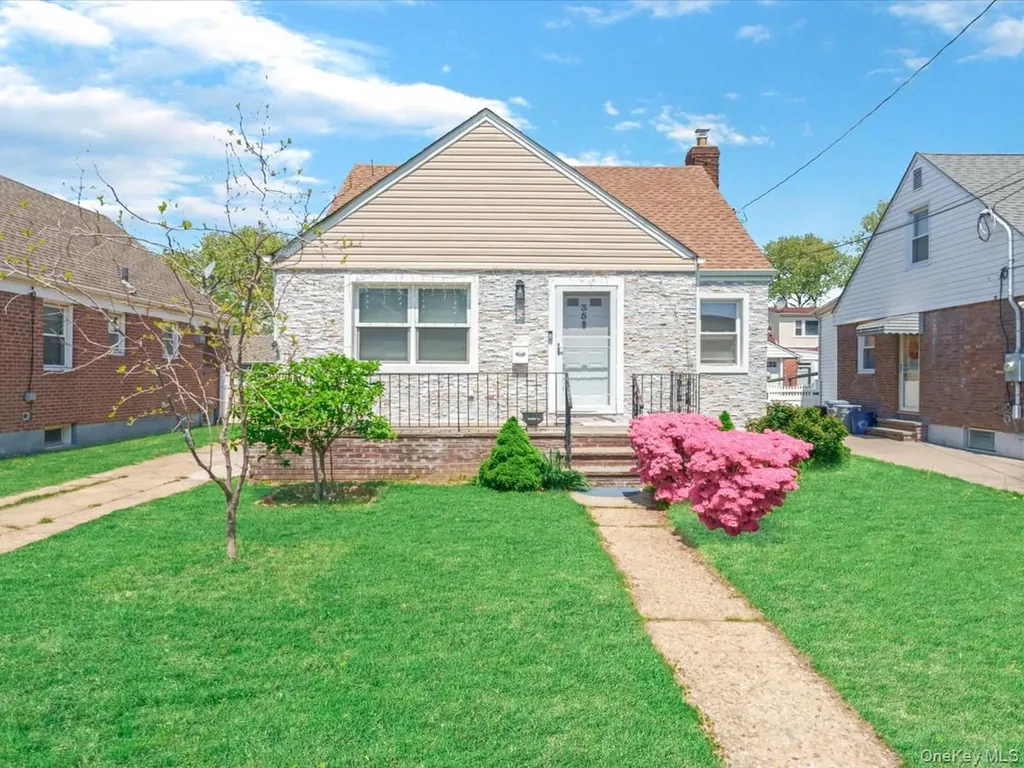 35 79th Avenue New Hyde Park NY 11040