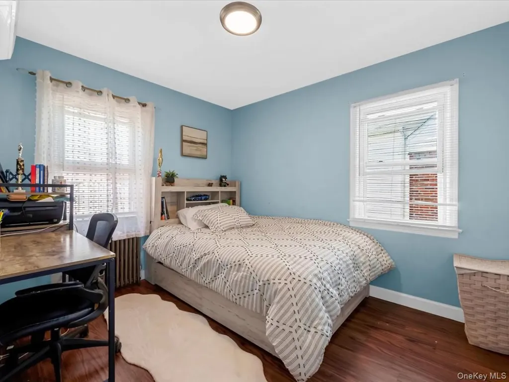 35 79th Avenue New Hyde Park NY 11040