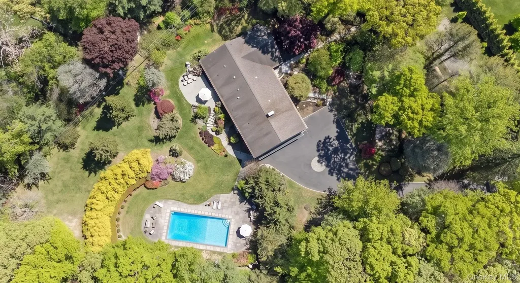 55 Rolling Hill Lane Old Westbury NY 11568