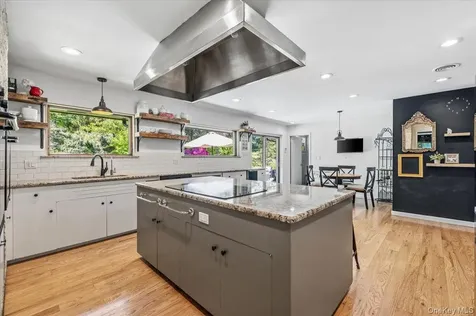 55 Rolling Hill Lane Old Westbury NY 11568