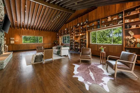 55 Rolling Hill Lane Old Westbury NY 11568