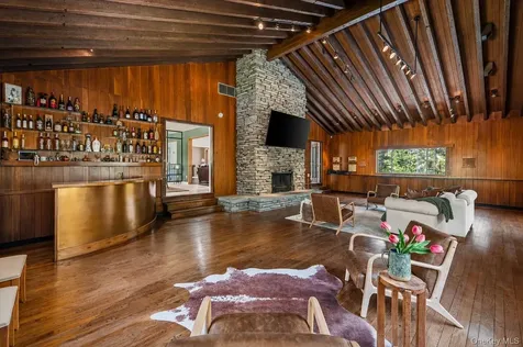 55 Rolling Hill Lane Old Westbury NY 11568