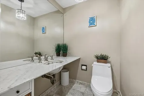 55 Rolling Hill Lane Old Westbury NY 11568