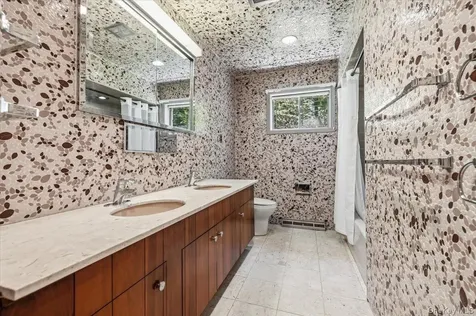 55 Rolling Hill Lane Old Westbury NY 11568