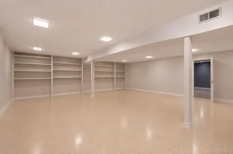 55 Rolling Hill Lane Old Westbury NY 11568
