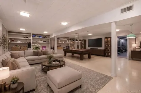55 Rolling Hill Lane Old Westbury NY 11568