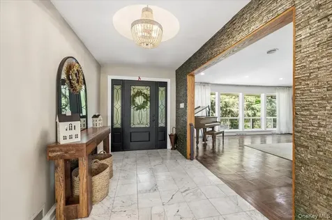 55 Rolling Hill Lane Old Westbury NY 11568