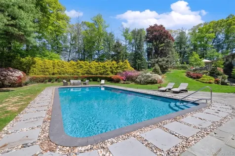 55 Rolling Hill Lane Old Westbury NY 11568