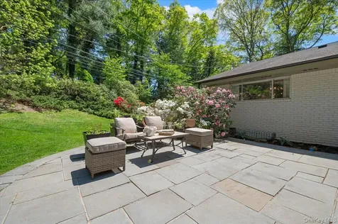 55 Rolling Hill Lane Old Westbury NY 11568