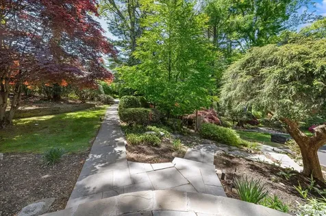 55 Rolling Hill Lane Old Westbury NY 11568