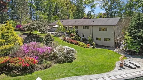 55 Rolling Hill Lane Old Westbury NY 11568