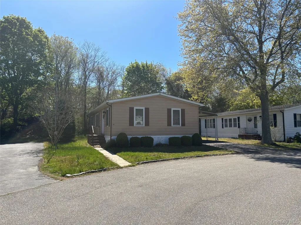 101 West Lane Riverhead NY 11901