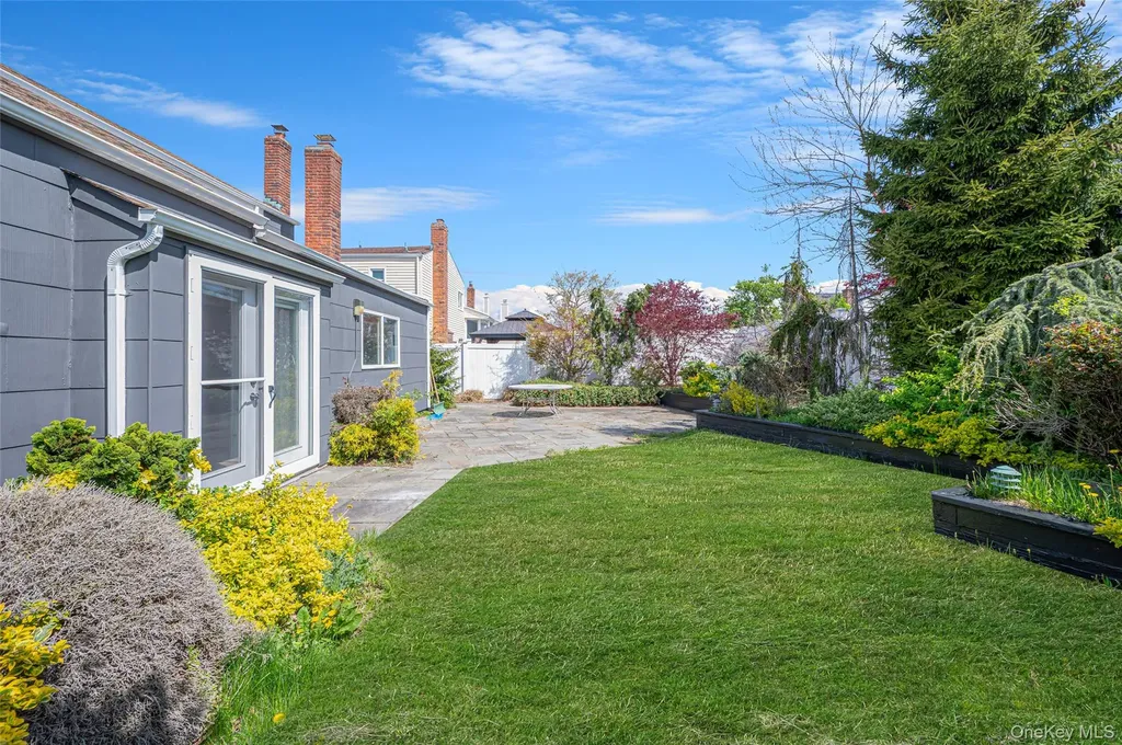 3935 Sally Lane Oceanside NY 11572