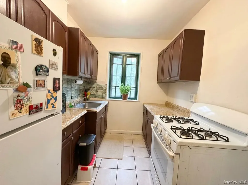 1604 Metropolitan Avenue Bronx NY 10462