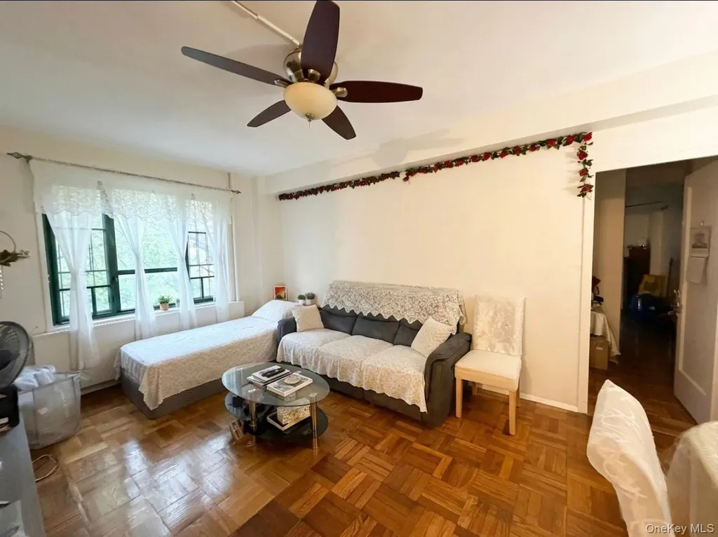 1604 Metropolitan Avenue Bronx NY 10462