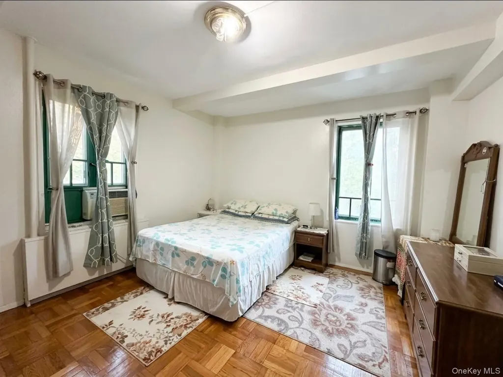 1604 Metropolitan Avenue Bronx NY 10462