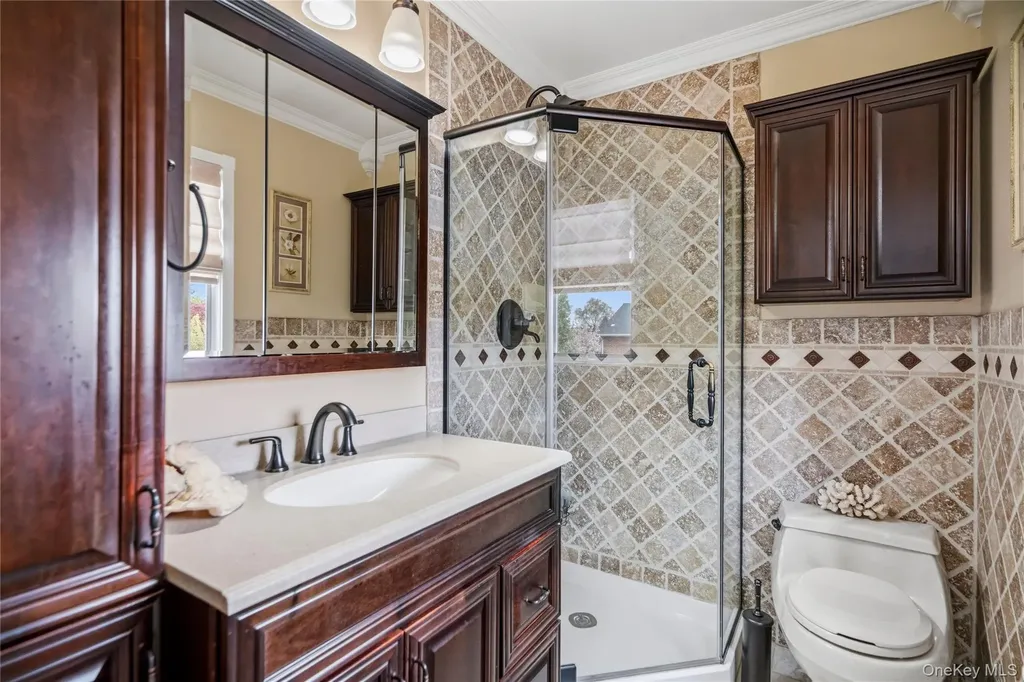 18 Ithaca Street Lindenhurst NY 11757