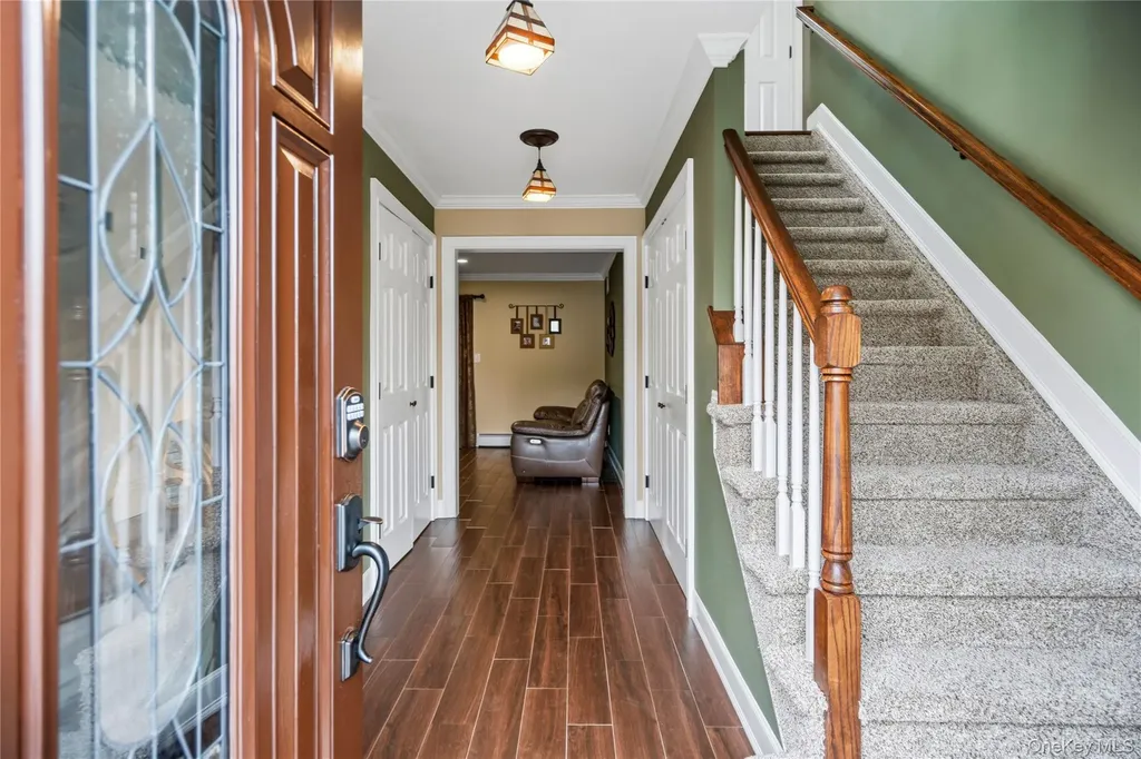 18 Ithaca Street Lindenhurst NY 11757