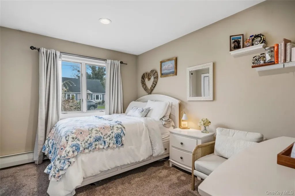 18 Ithaca Street Lindenhurst NY 11757