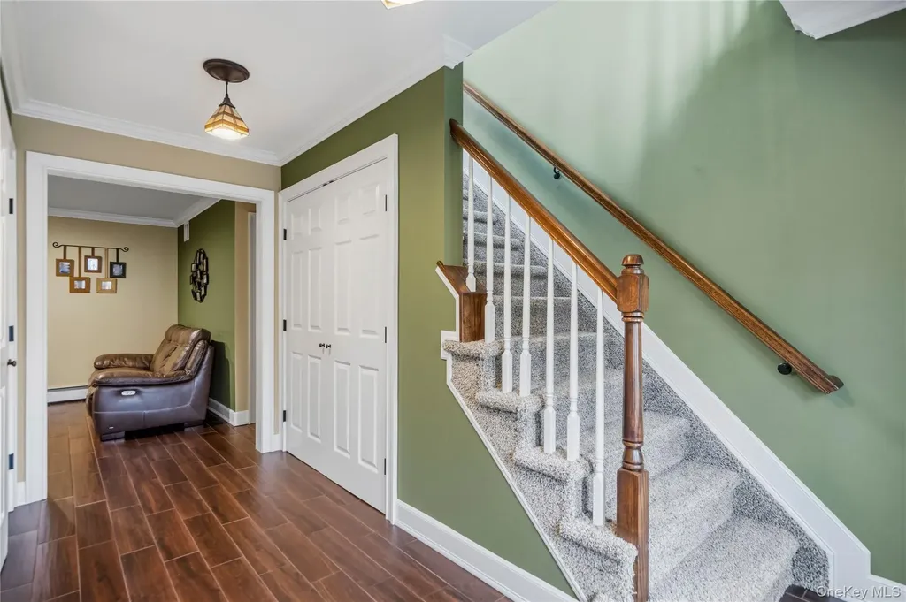 18 Ithaca Street Lindenhurst NY 11757