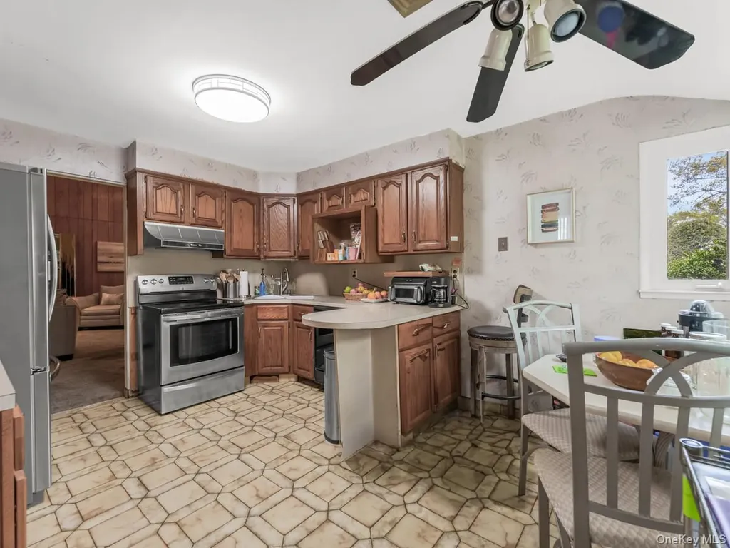 14 Greentree Circle Westbury NY 11590