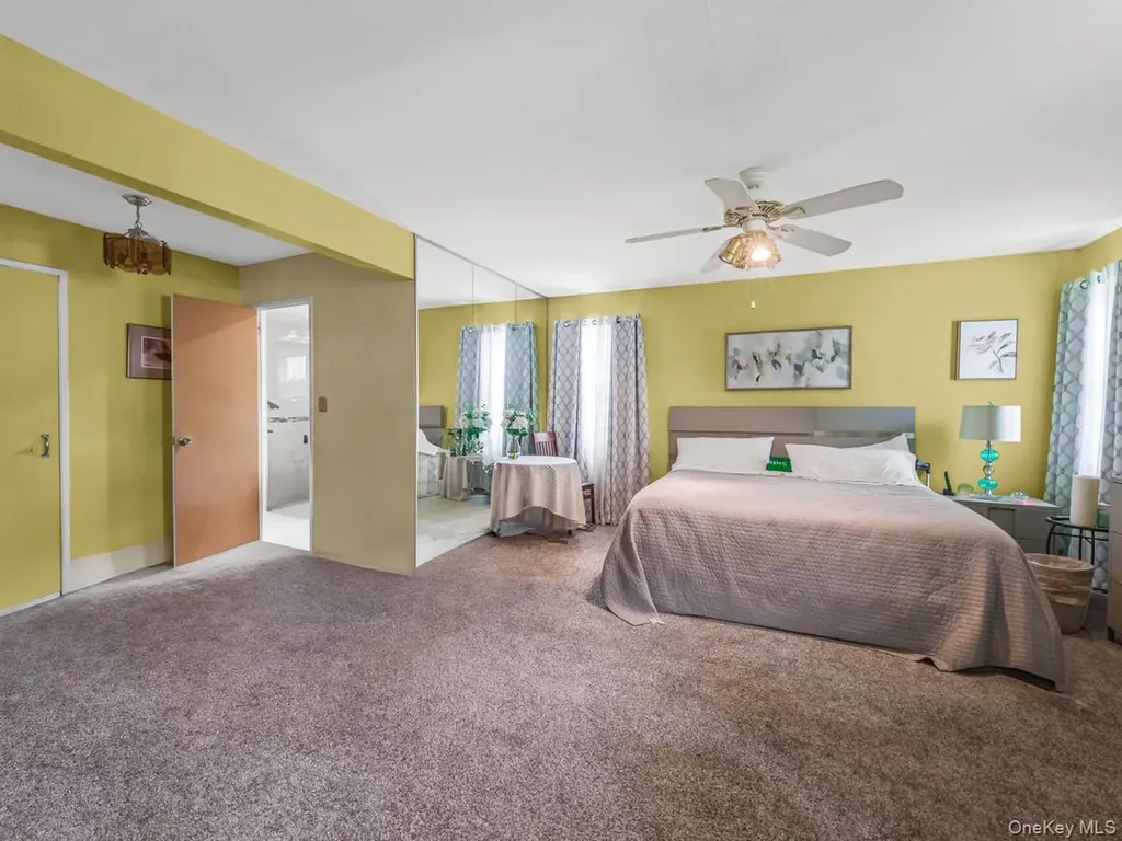 14 Greentree Circle Westbury NY 11590