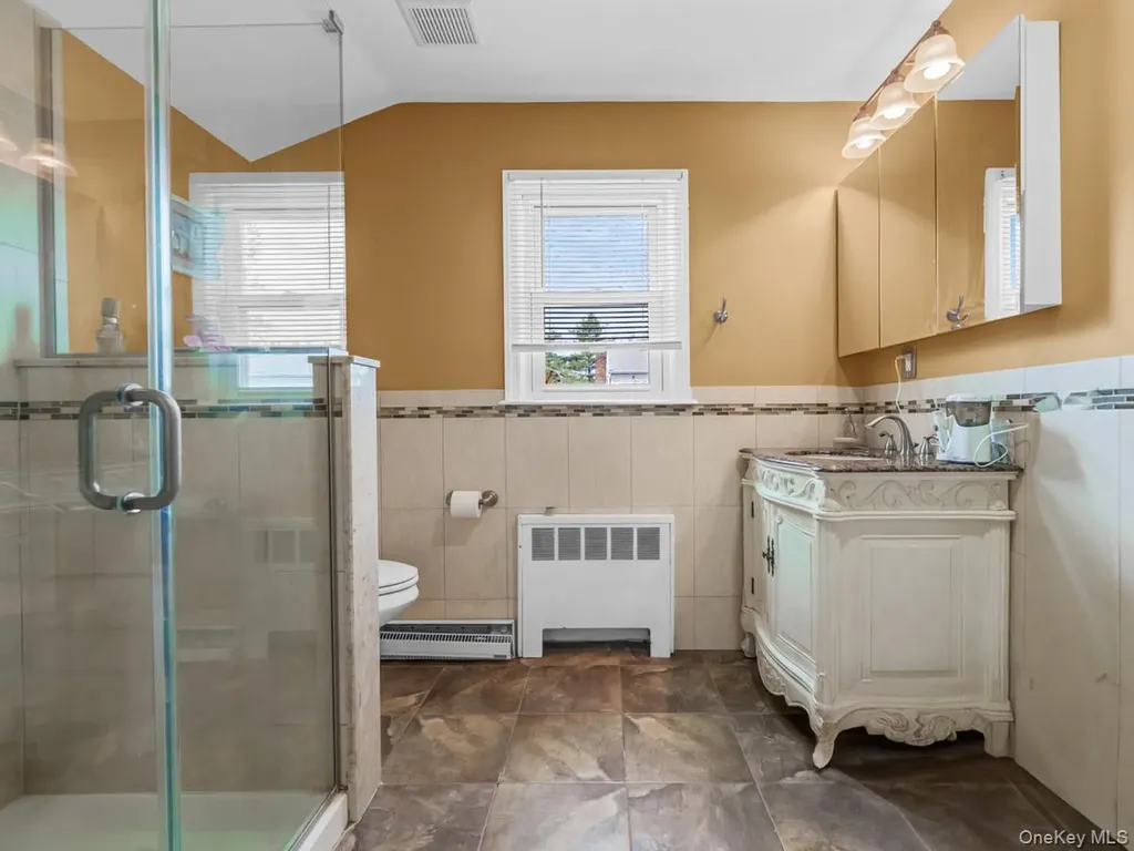14 Greentree Circle Westbury NY 11590