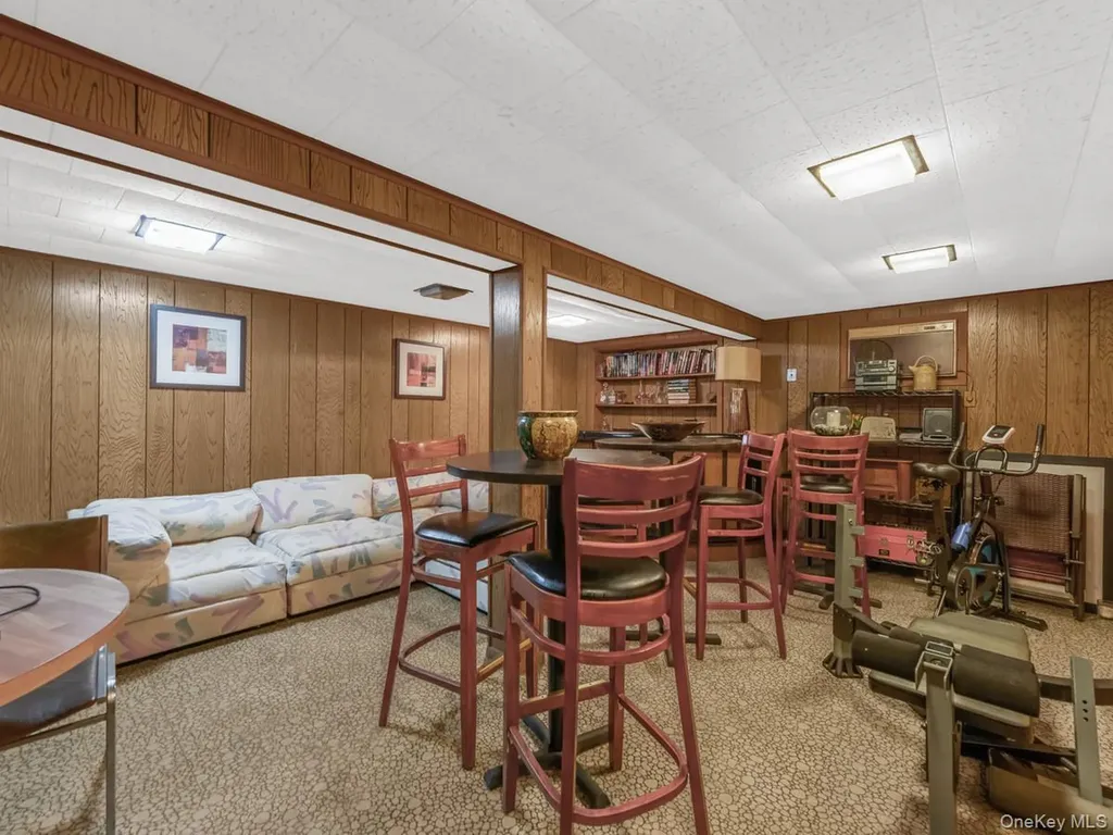 14 Greentree Circle Westbury NY 11590