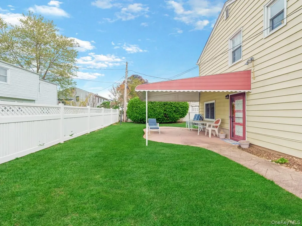 14 Greentree Circle Westbury NY 11590