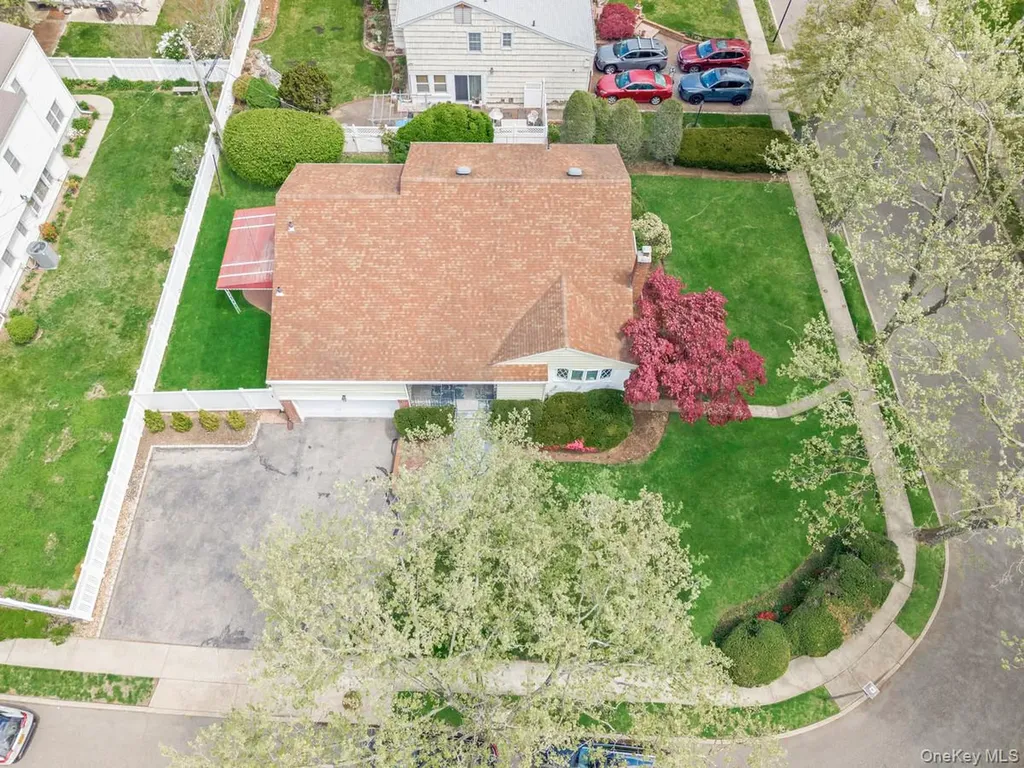 14 Greentree Circle Westbury NY 11590