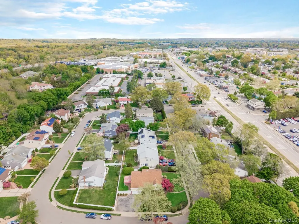 14 Greentree Circle Westbury NY 11590