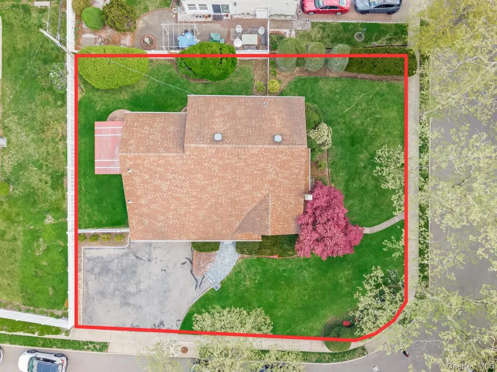 14 Greentree Circle Westbury NY 11590