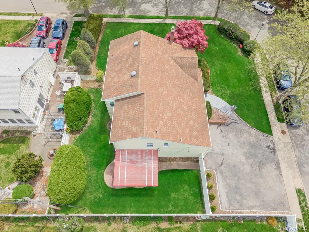 14 Greentree Circle Westbury NY 11590