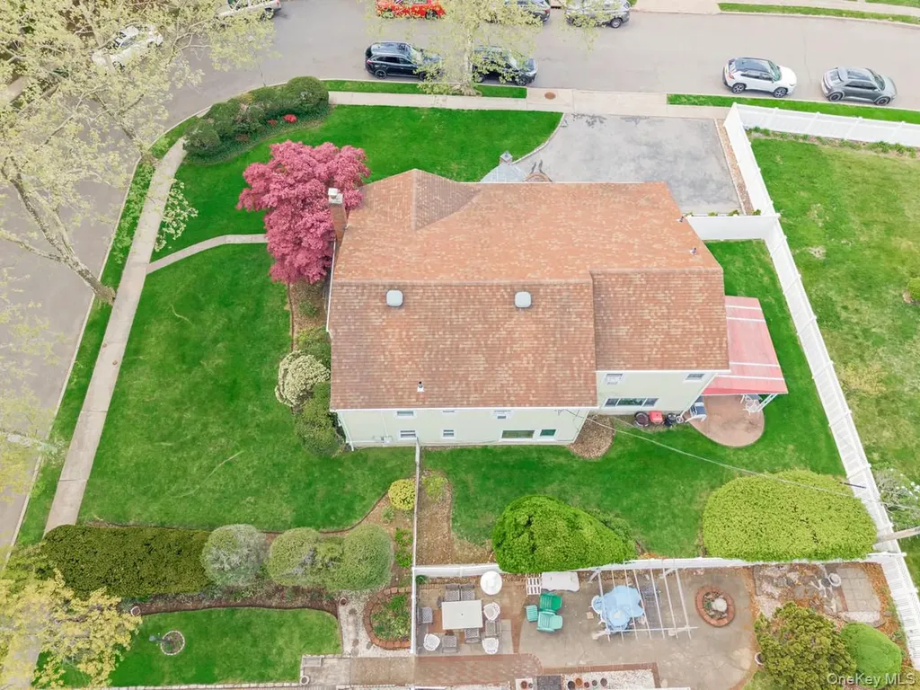 14 Greentree Circle Westbury NY 11590